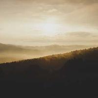 Soleil au-dessus des nuages